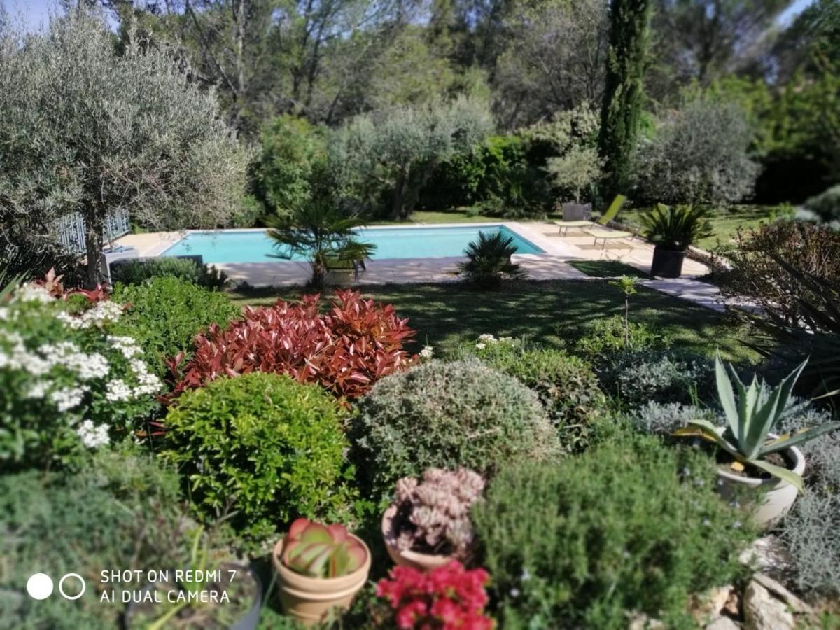 Proche Uzes Petit Gite Avec Grande Cuisine D'Ete Et Piscine Saint-Siffret エクステリア 写真